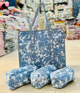 Quilted Floral Cotton Crossbody Bag Quilted Shoulder Purse Zipper Crossbody <b>Handbag</b> for Travel Daily Use - Product Image 3