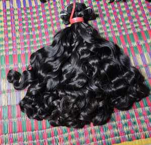 Lots de Cheveux Humains Vierges Bruts Ondulés de Qualité Supérieure du Cambodge, Cheveux Humains Vierges Bruts du Temple à Double Trame Faite à la Machine, Cheveux Humains Bruts Indiens - Product Image 2