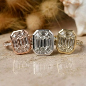 Anillo de compromiso y boda único de oro blanco macizo de 18K con diamantes talla pastel y esmeraldas en engaste de bisel y banda pavé, proveedor de Hong Kong - Product Image 4