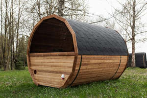 Sauna nordique en bois naturel avec façade multi-facettes, résistant aux intempéries, avec bancs intégrés et porte en verre - Product Image 3