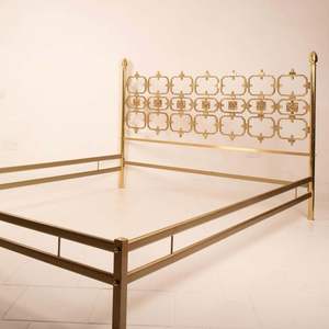 Estructura de Cama de Latón de Estilo Vintage Auténtico con un Atractivo Atemporal, Estructura Duradera para Decoración Clásica del Hogar y Espacios de Vida de Lujo - Product Image 1