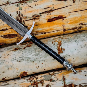 Espada de Acero Tallada en 3D de Estilo Medieval con Guarda Detallada y Marca Personalizada para Coleccionistas, Exposiciones y Salas de Exhibición - Product Image 6
