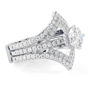 Bague de fiançailles trio pour femme, style unique et élégant, avec diamant de laboratoire taille ronde et halo dissimulé - Product Image 1