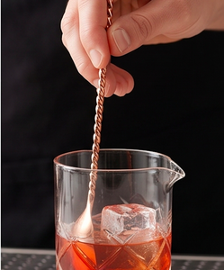 Ensemble de couverts en or rose, manche torsadé, finition miroir, vaisselle glamour, vaisselle de mariage, couverts en acier inoxydable, fourchette, cuillère, couteau - Product Image 2