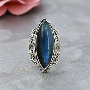 Bague en labradorite naturelle au design étonnant, argent sterling 925, forme marquise 10x25mm, pierre précieuse faite à la main, bijoux bohèmes pour femmes - Product Image 2
