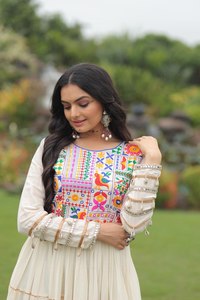 ชุดเดรส Anarkali ผ้าคอตตอน Kora ดีไซน์หรูหรา พร้อมงานปักดิ้นหลายสี และงานปัก Gota Patti ชุดเดรส Kurti Anarkali ผ้าคอตตอน Kora พร้อมงานปักดิ้น - Product Image 2