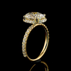 Anillo de Compromiso Romántico con Diamante Cultivado en Laboratorio de Corte Ovalado de 2.5 CT, Certificado por IGI, Oro Amarillo con Halo Pavé, Anillo de Boda para Mujer - Product Image 4