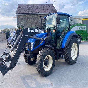 Tracteur agricole d'occasion durable, modèle New Hollandds 4x4, prêt à être livré, offrant une puissance de traction élevée et des performances fiables. - Product Image 1