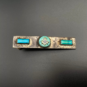 Pince à cravate vintage de créateur, signée, en forme d'épée, de sabre ou de coupe-épée, de style maçonnique, dorée, de qualité supérieure, neuve, personnalisée, pour insignes et articles de regalia - Product Image 2