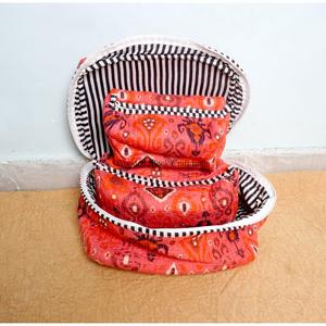 Nuevo y elegante juego de neceseres de 3 piezas con decoración de cadena de borlas, tela acolchada, cierre de cremallera, duradero, portátil, organizador de viaje. - Product Image 4