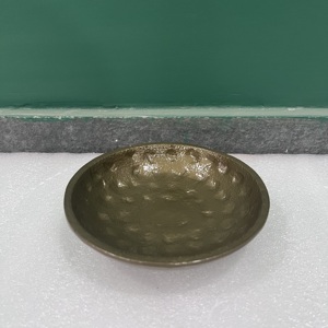 Bandeja Redonda Pequeña de Aluminio Decorativa Moderna con Acabado Dorado - Product Image 6