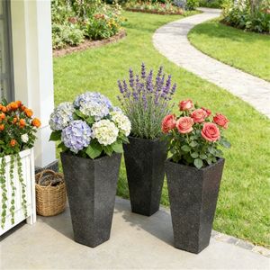 Pot et jardinière en plastique noir de haute qualité - Product Image 1