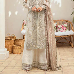 Robe de mariée Punjabi en soie et mousseline de soie avec strass pour femme, collection 2026, tenue de soirée, luxe traditionnel, créateur, occasions formelles, vente en gros - Product Image 3