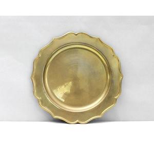 Assiette de présentation en laiton style floral pour restaurants – Vaisselle de luxe pour événements et fêtes - Product Image 1