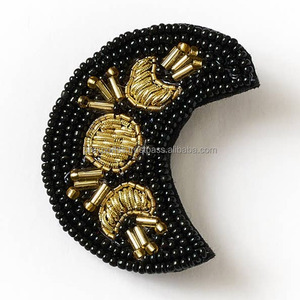 Parche de aplique de luna creciente, de aleación plateada, con motivo bordado en oro y cuentas, para ropa, bolsos, zapatos, manualidades DIY y personalización - Product Image 1