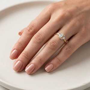 Bague de fiançailles artisanale en or massif avec diamant de laboratoire ovale brillant et rond de 1,01 ct, clarté E, VVS, bijoux fins - Product Image 6