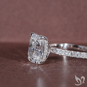 แหวนทองคำแท้ 10K ประดับเพชรทรงคุชชั่นรูปไข่ 3 กะรัต ได้รับการรับรองจาก IGI - Product Image 2