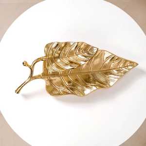 Plateau décoratif élégant en forme de feuille plaqué or, motif végétal irrégulier, design moderne, pièce unique, décoration d'appoint - Product Image 1