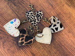 Nouvel arrivage de porte-clés en cuir et fourrure à imprimé animal porte-clés en cuir à multiples impressions porte-clés élégants porte-clés uniques en fourrure à imprimé animal véritable - Product Image 2