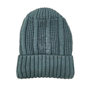 Gorro de punto de moda hecho en Pakistán con un diseño elegante, ideal para el estilo urbano, uso al aire libre y temporadas frías. - Product Image 4