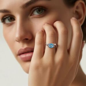 Anillo de Topacio Azul Corte Cojín en Plata de Ley 925 y Oro de 14K, Anillo de Lujo para Mujer, para Boda, Compromiso o Fiesta, con Engaste de Garras - Product Image 3