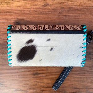 Étui de téléphone portefeuille à sculpture usiné à la main à motifs occidentaux Collection élégante de portefeuille pochette à bracelet en cuir occidental à usages multiples - Product Image 4