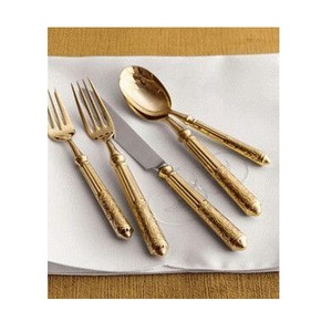 Ensemble de couverts en laiton doré poli avec design martelé et manche décoré - Product Image 4