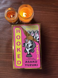Hooked by Asako Yuzuki, Libro de Ficción en Rústica para Oficina y Escuela, 200 Páginas, Bestseller para Adultos - Product Image 1