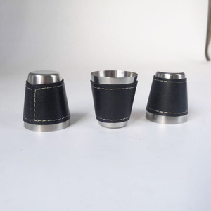 Mini verre à vin en acier inoxydable avec étui en cuir noir, tasse à boire portable, petit verre à shot en métal, vente en gros - Product Image 2