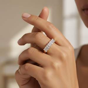 Bague à sept pierres serties de griffes, taille émeraude, 1,00 carat au total - Product Image 6