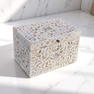 Caja de joyería de diseño increíble con incrustaciones de nácar, caja de almacenamiento decorativa de resina de lujo con incrustaciones de nácar, a precio de venta directa. - Product Image 4