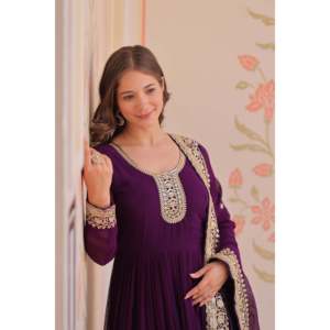 Robe en Georgette à fleurs artificielles brodée avec dupatta pour femmes - Product Image 2