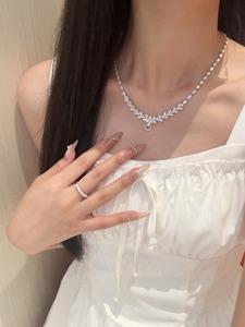 Collar de Diamantes Creados en Laboratorio de la Mejor Calidad, Estilo Minimalista, para Ocasiones Especiales y Uso Diario, Disponible para la Venta - Product Image 2