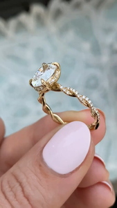 Bague de fiançailles en diamant de laboratoire ovale de 1,5 carat avec halo caché, bande pavée, or massif 14 carats, cadeau pour elle, bague de promesse - Product Image 4