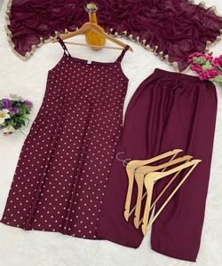 DUPATTA MODERNA DE RAYÓN CON DETALLES EN LÁMINA, PARA USO FESTIVO, PRECIO AL POR MAYOR, PRENDAS ÉTNICAS, COLOR VINO, Mezcla de Algodón Tejido Multicolor para Mujer - Product Image 3