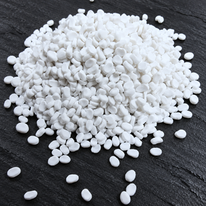 Meilleur prix, produit phare : Granulés de carbonate de calcium (masterbatch) en forme de remplissage, couleur blanc naturel, matière première pour bidons. - Product Image 1