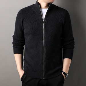 Veste pull zippée en maille vert olive pour homme, col montant, coupe classique, manches longues, mélange de laine - Product Image 3