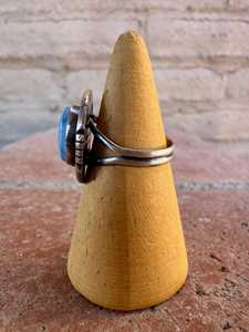 Bague artisanale ronde en turquoise Golden Hills, argent sterling, style bohème, bijou statement du sud-ouest, cadeau artisanal pour elle - Product Image 3