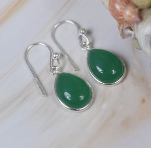 Boucles d'oreilles pendantes en onyx vert naturel, argent sterling 925, faites à la main, style vintage bohème, vente en gros - Product Image 3
