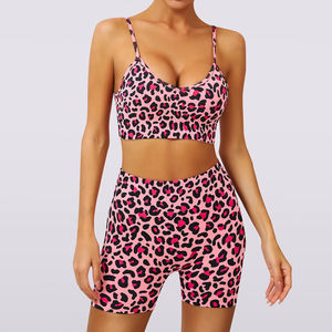 Conjunto de sujetador deportivo y shorts de yoga de cintura media para mujer, personalizado al por mayor, acanalado, lavado, de color liso, con contraste, sin costuras, transpirable y ligero. - Product Image 6