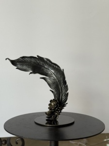 Escultura de Pluma de Hierro Forjado con Base de Flor de Bronce, Decoración para el Hogar, Arte, Artesanía, Adorno Fundido, Rosa Eterna, Aniversario - Product Image 6