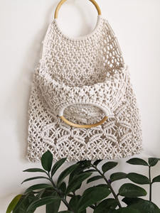 Bolso de Mano de Macramé con Nudo Geométrico, Hecho a Mano, Duradero, Plegable, Tamaño Personalizado con Asa de Madera - Product Image 2