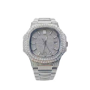 Reloj de pulsera de lujo premium para hombre con diamantes de moissanita, elegante reloj de cuarzo moderno con acabado de diamantes de moissanita. - Product Image 2