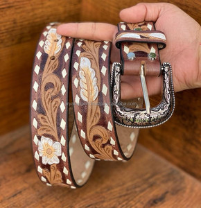 Meilleure vente ceinture en cuir magnifiquement repoussé à la main avec fleurs et plumes au point bouc ceinture en cuir véritable occidentale pour hommes et femmes - Product Image 2