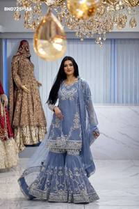 Nouvelle tendance élégante en matière de vêtements : ensemble Kurti-Sharara-Dupatta en chinon allemand avec broderie et travail de sequins, exportateur indien. - Product Image 3