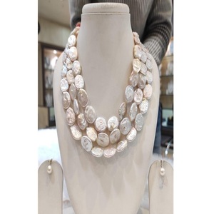 Ensemble collier et boucles d'oreilles en perles baroques imitation de qualité supérieure, 3 rangs, tendance, pour filles, mariages, fiançailles, tenues de soirée - Product Image 1