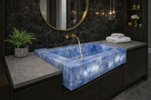 Lavabo de salle de bain rectangulaire en onyx bleu de luxe avec robinet doré intégré - Product Image 3