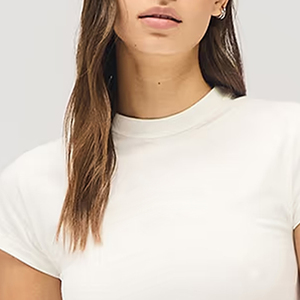 Ropa de Verano de Alta Calidad con Costuras Uniformes, Sensación Flexible, Camiseta Corta Informal para Mujer en Color Sólido, Asequible - Product Image 2