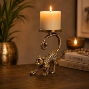 Candelabro de Metal Duradero para Decoración del Hogar, Diseño de Mono para Rituales Nocturnos - Product Image 3