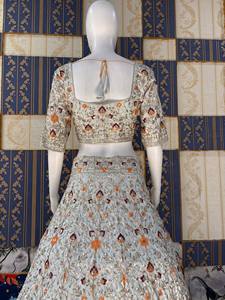 Lehenga Choli de luxe blanc brodé avec dupatta en tulle – Travaux de broderie Zari et fils multicolores de haute qualité pour mariée et mariage - Product Image 3